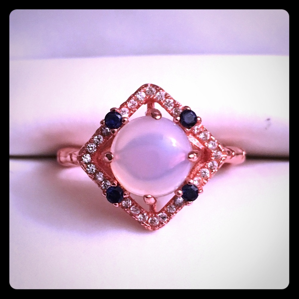 🌹 Never Worn Lab Created Opal Ring 🌹